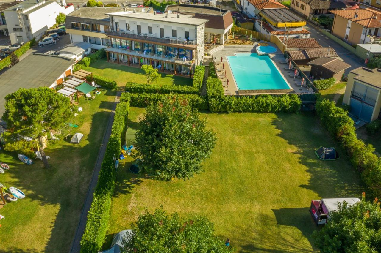 Hotel Bungalows Europa Домазо Екстер'єр фото