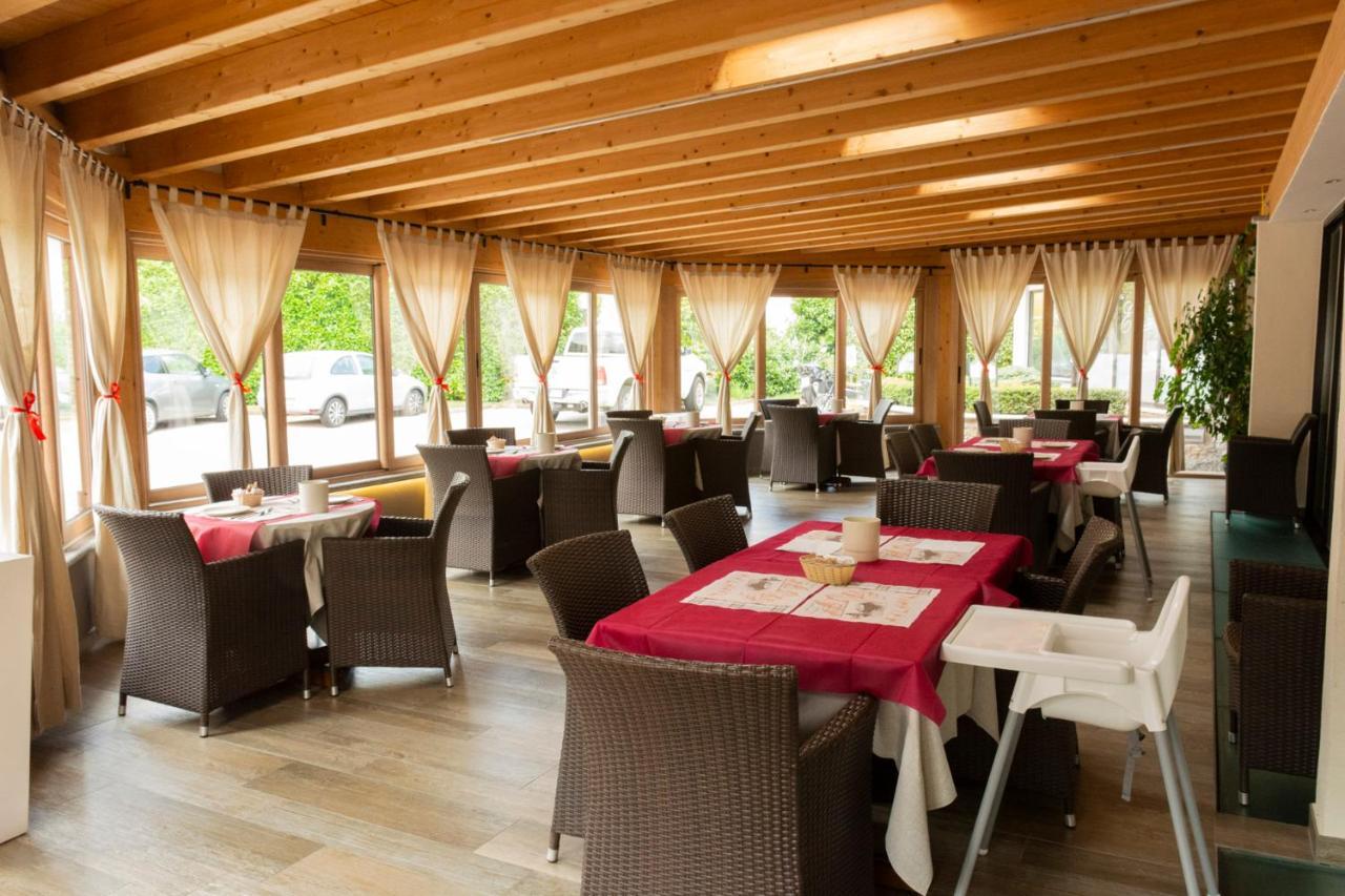 Hotel Bungalows Europa Домазо Екстер'єр фото