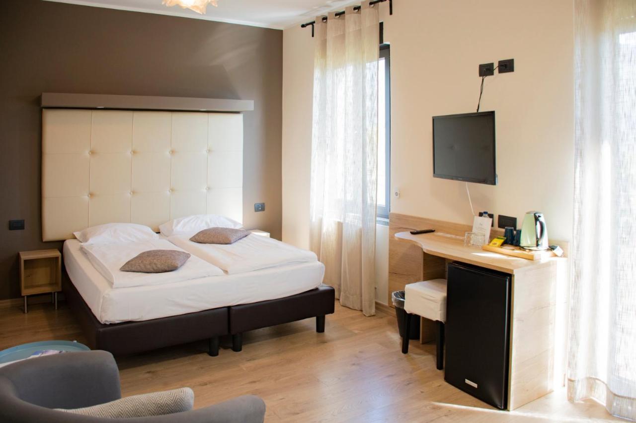 Hotel Bungalows Europa Домазо Екстер'єр фото