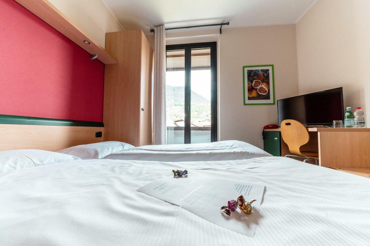 Hotel Bungalows Europa Домазо Екстер'єр фото